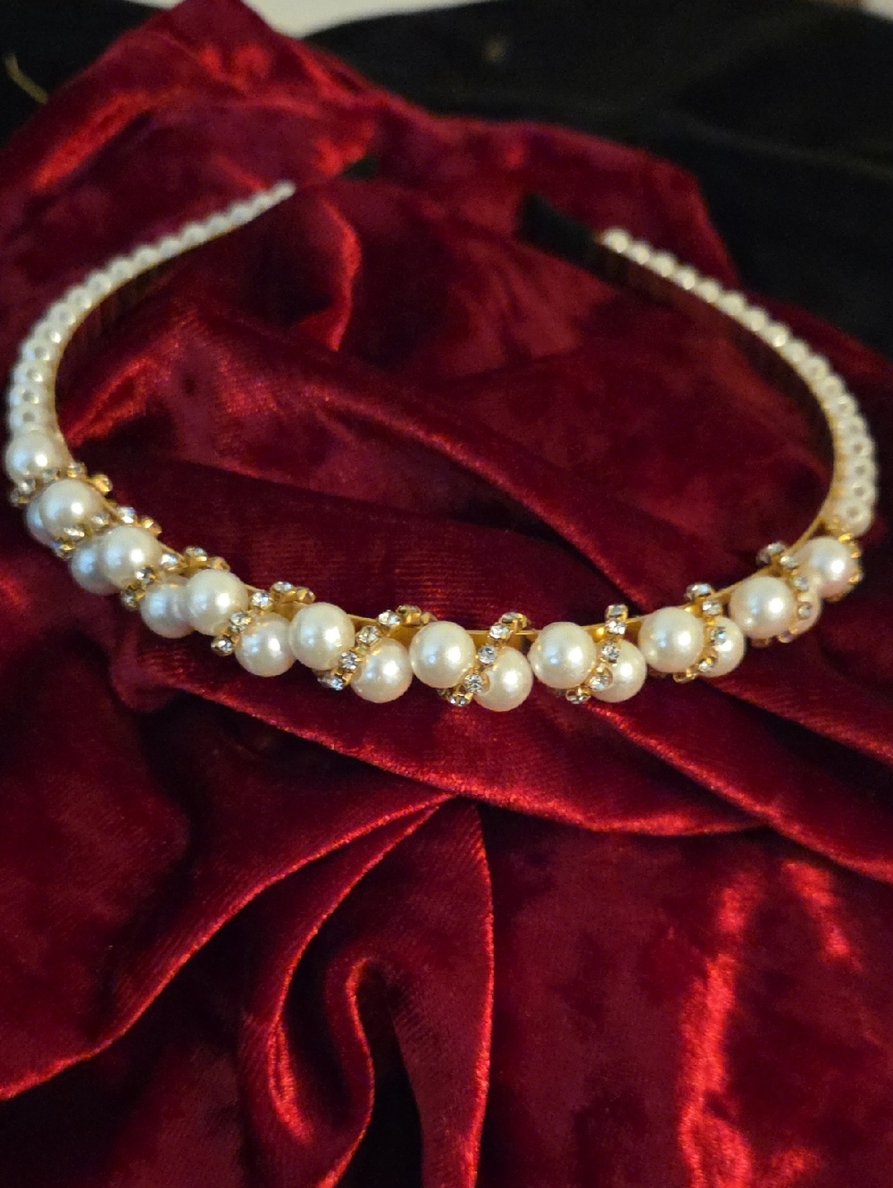 Elegant Pearl and Crystal Headband - Gold Accents (White)